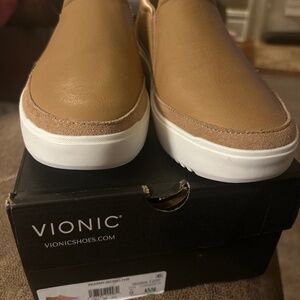 NWT VIONIC KEARNY WOMENS Macaroon 9 Wide